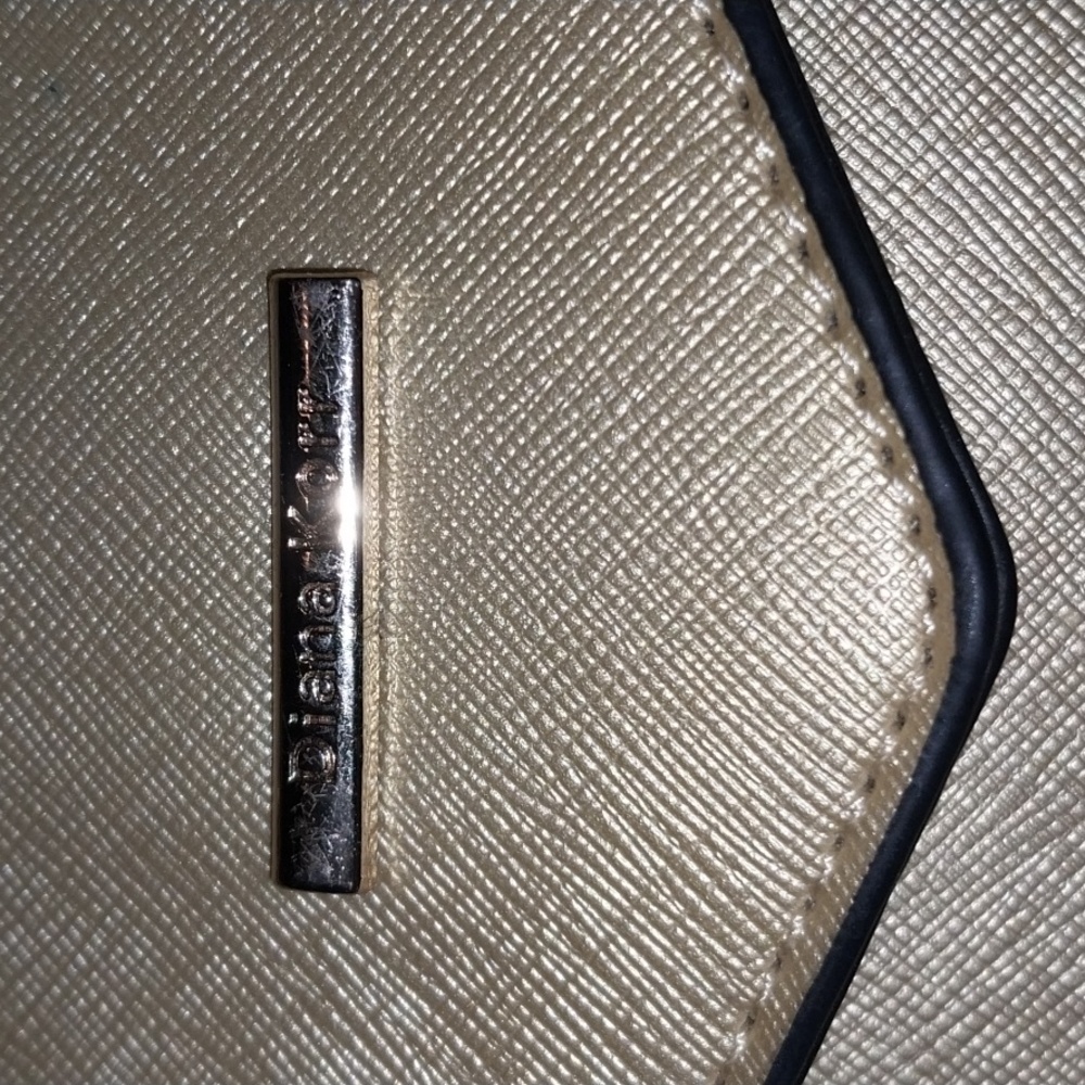 New with tags Diana kor gold sling bag - Picture 2 of 7